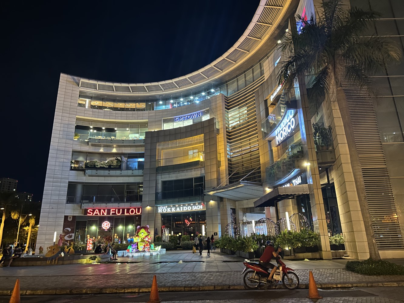 triton crown phú mỹ hưng và Trung tâm thương mại Crescent Mall