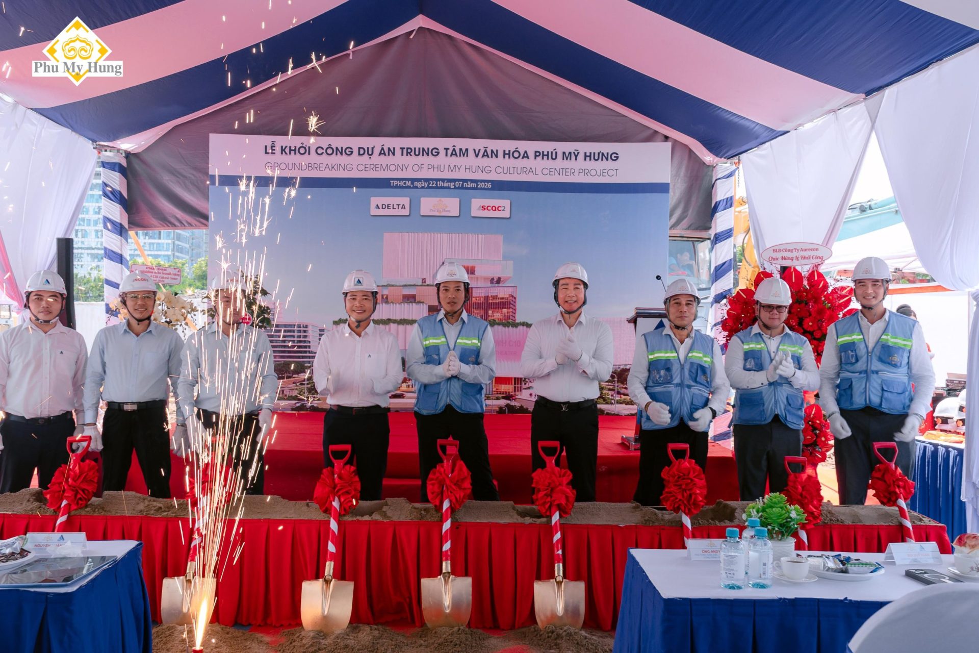 art center phú mỹ hưng khởi công